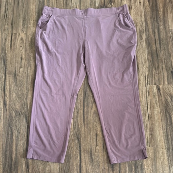 NWT Eddie Bauer Women's cropped Pants in Lavender. These are new, so comfortable - Picture 1 of 6
